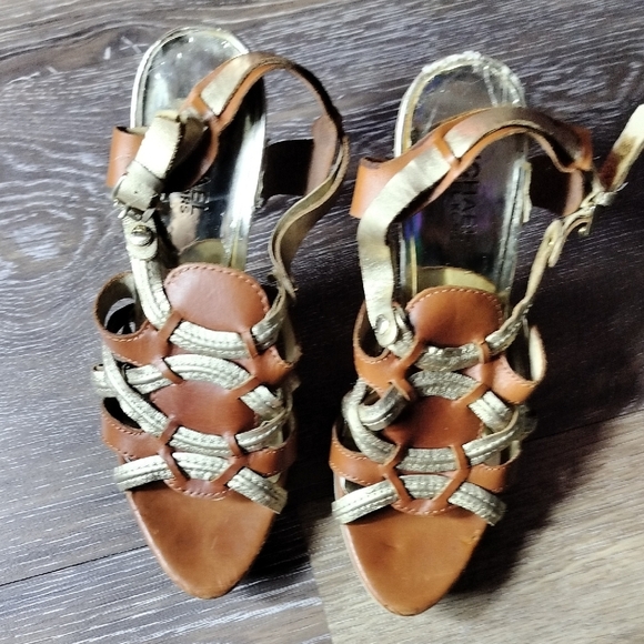 Michael Kors Brown and Gold Sandals with Elegant Design - Picture 7 of 9